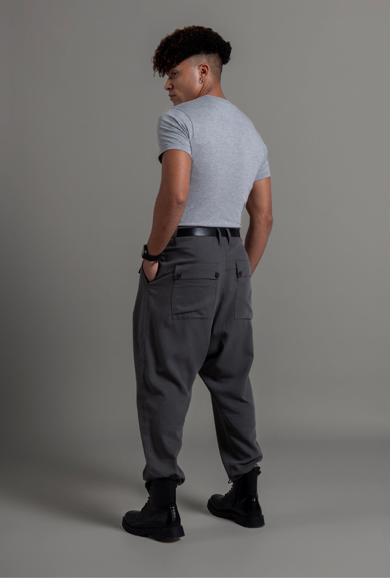 Back view men’s essential t-shirt