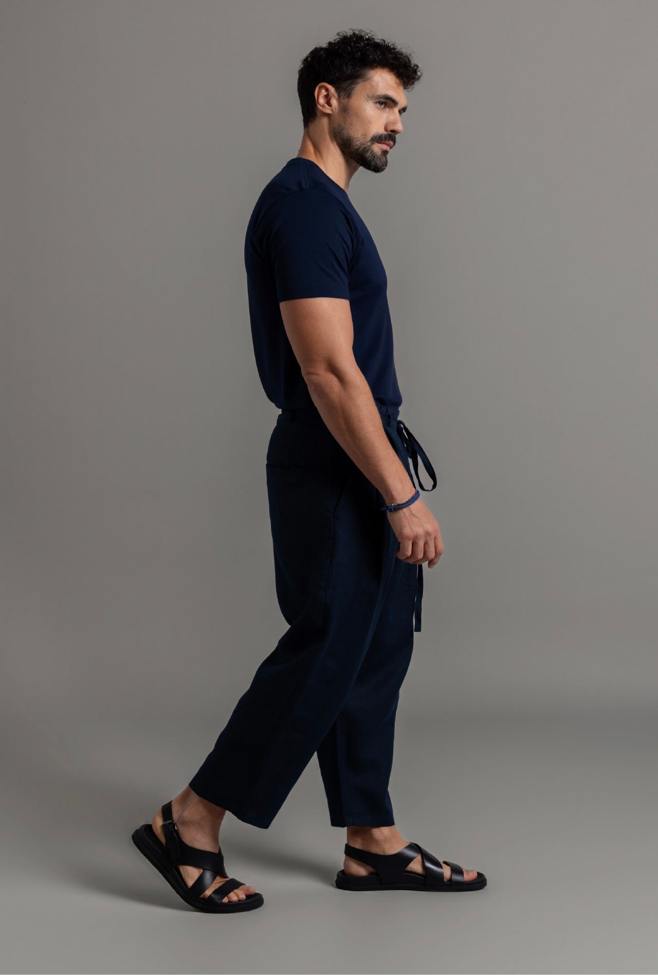 Men’s essential t-shirt side view