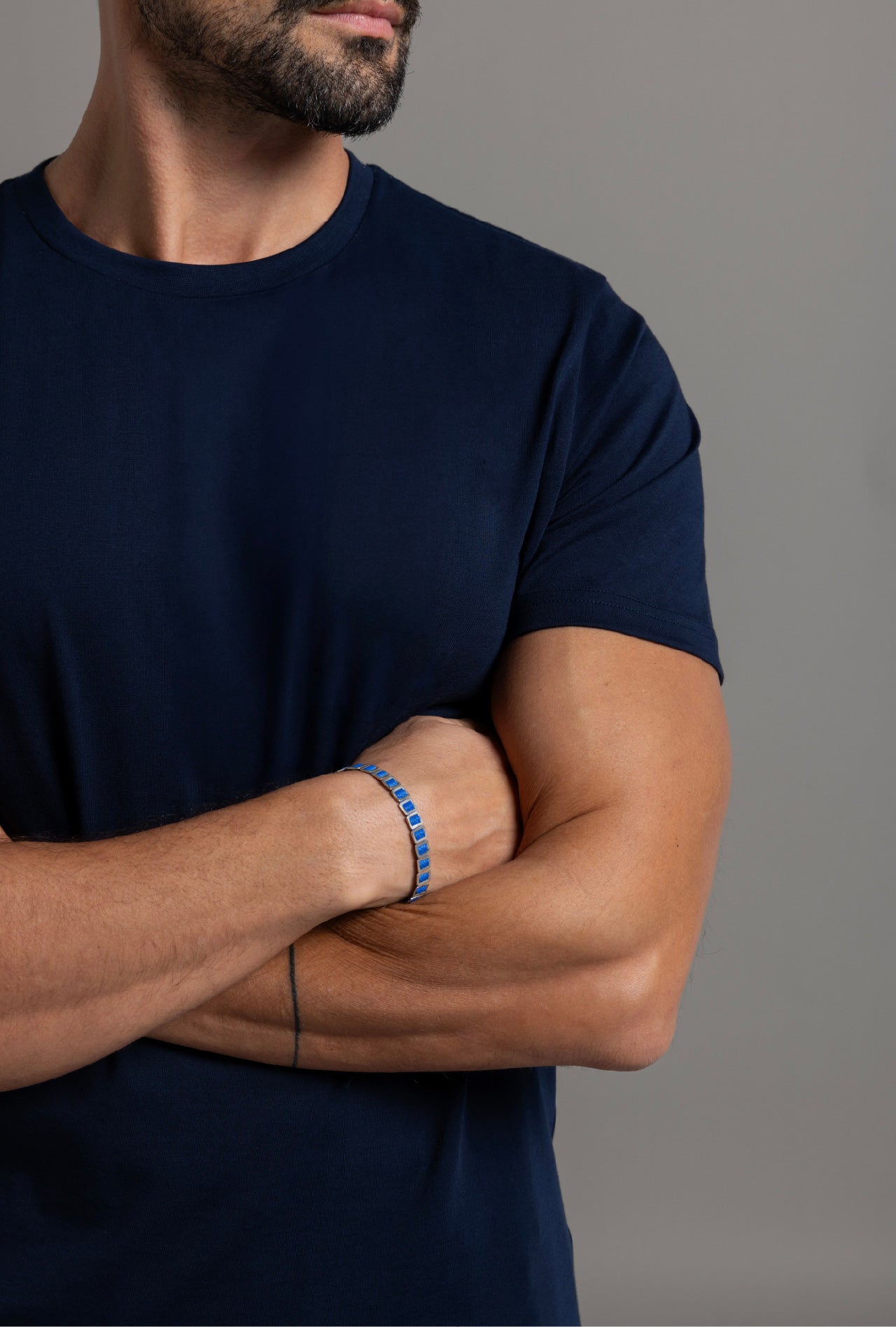 Midnight blue men’s t-shirt front look