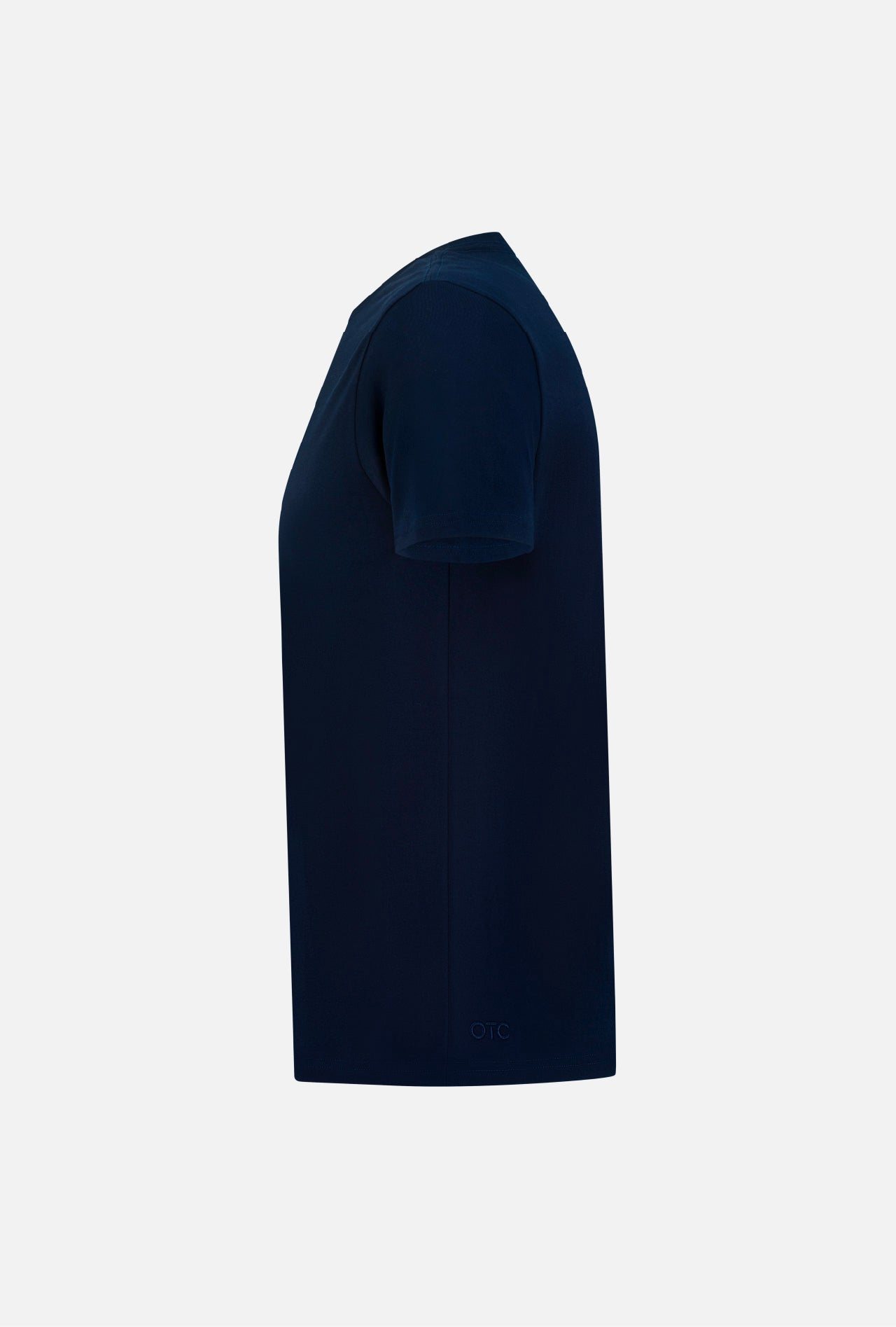 Men’s midnight blue tee side pose